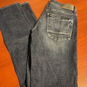 Young mens jeans Sz 29L.